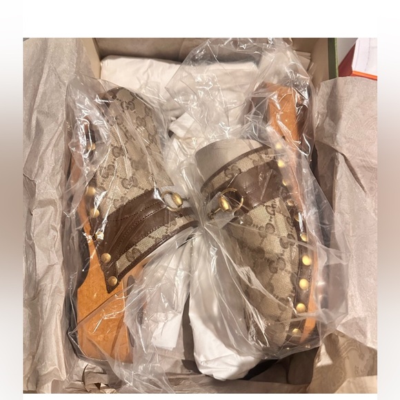 Brand new Gucci clogs.Full set - Picture 2 of 2